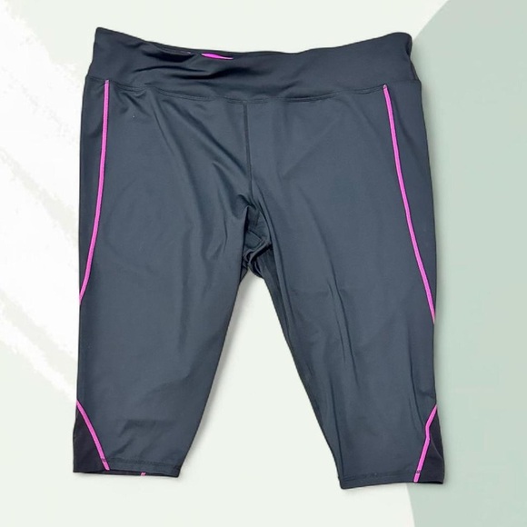 Plus Size 1X Black and pink athletic capri yoga leggings - Picture 1 of 6